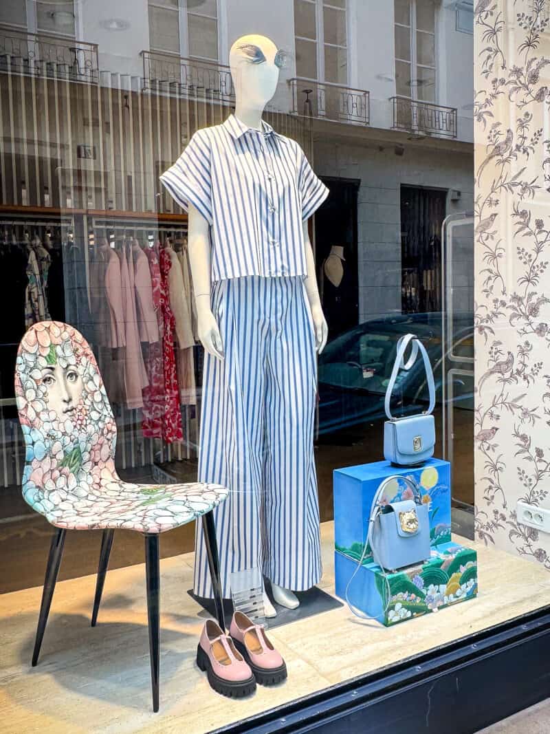 Paris style trends: vertical stripes and sets.