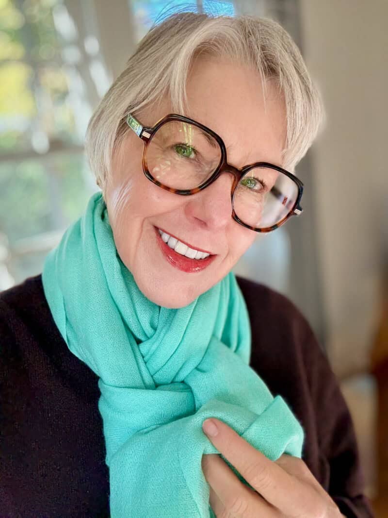 Susan B. wears an Aquamarine cashmere-silk scarf from Black luxury accessories.